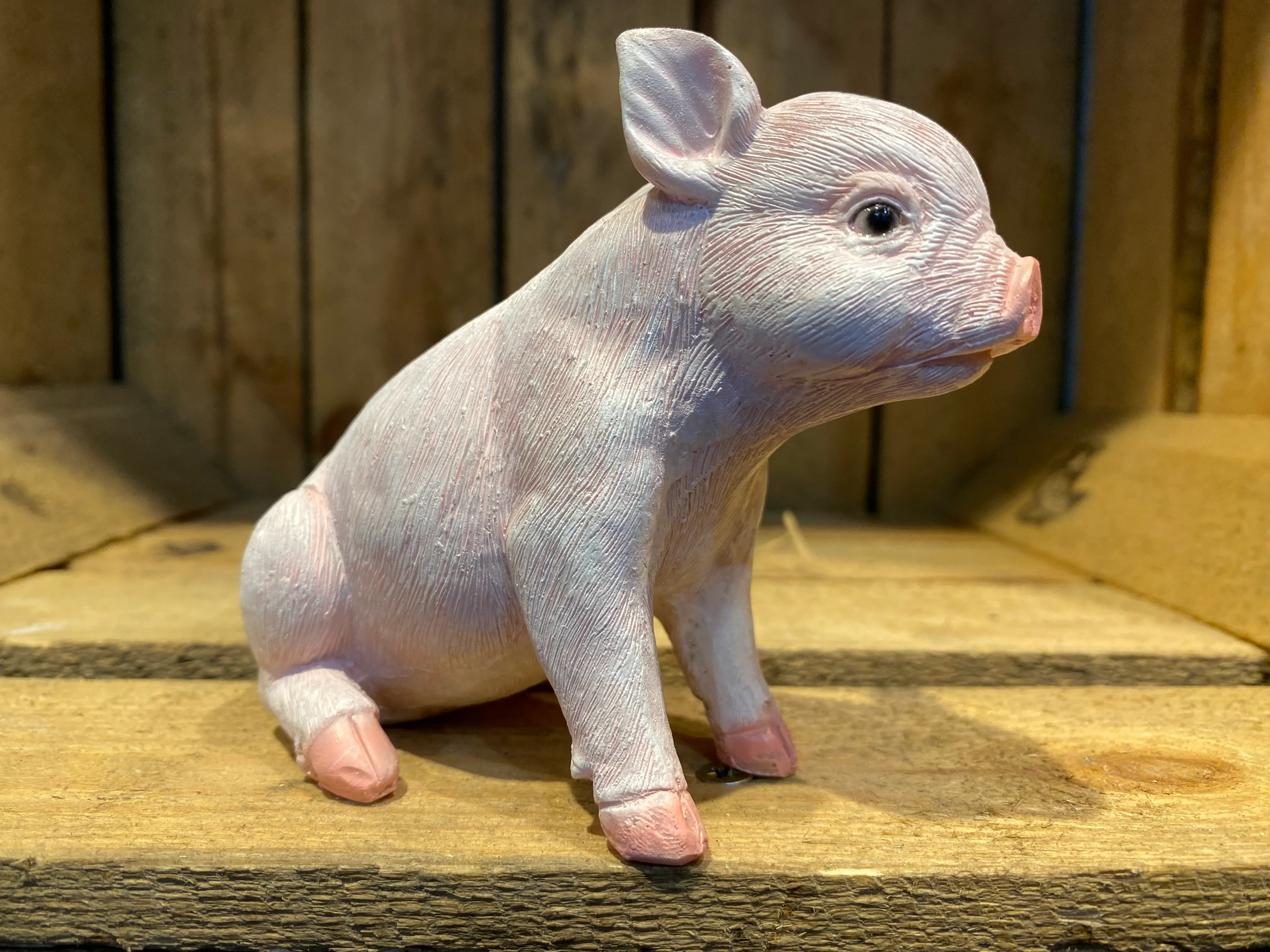 Sitting Small Pig - pink