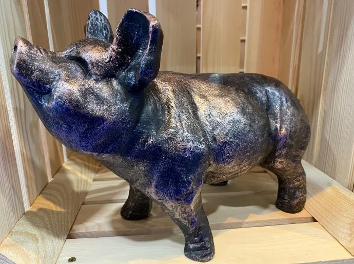 Bronze pig